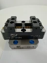 SC-75150 self-centering-vise.webp